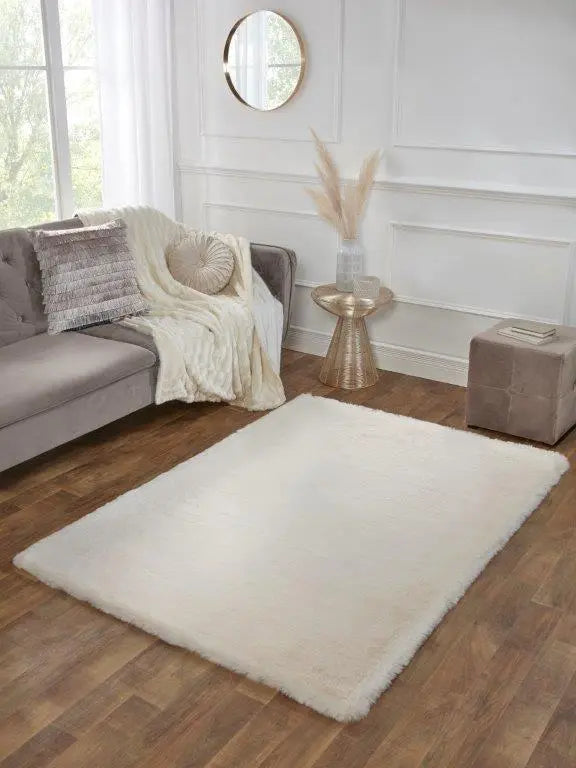 Chalet Ivory Luxury Faux Fur Rug