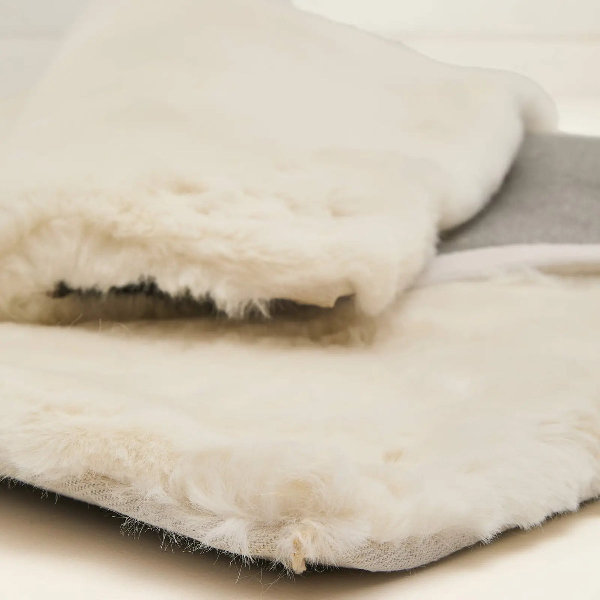 Chalet Ivory Luxury Faux Fur Rug
