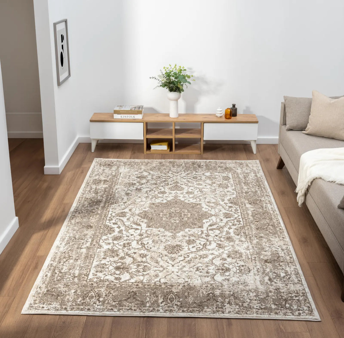 Lewes Cream & Beige Distressed Medallion Rug